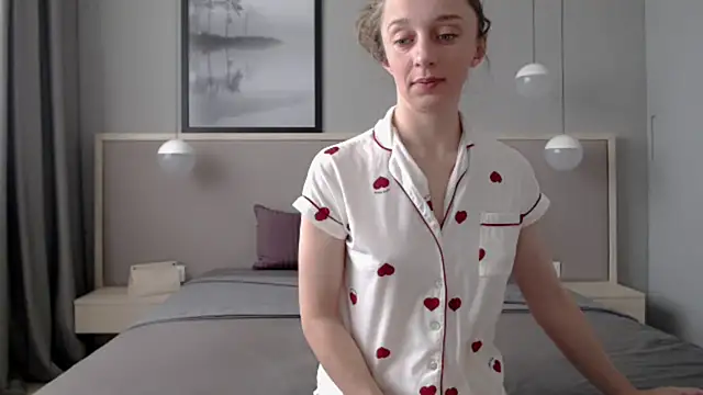 Snapshot of ShySchoolGirl chatting on October 8, 10:35 am ShySchoolGirl online show from October 8, 10:35 am