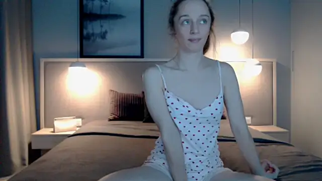 Snapshot of ShySchoolGirl chatting on October 21, 8:53 pm ShySchoolGirl online show from October 21, 8:53 pm