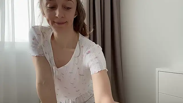 Snapshot of ShySchoolGirl chatting on February 27, 1:00 pm ShySchoolGirl online show from February 27, 1:00 pm