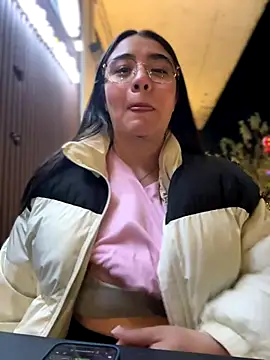 vaneelee online show from November 12, 4:02 am