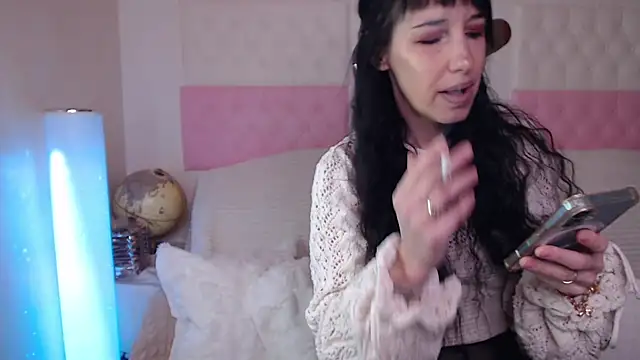 Snapshot of -carla- chatting on November 19, 5:40 am -carla- online show from November 19, 5:40 am