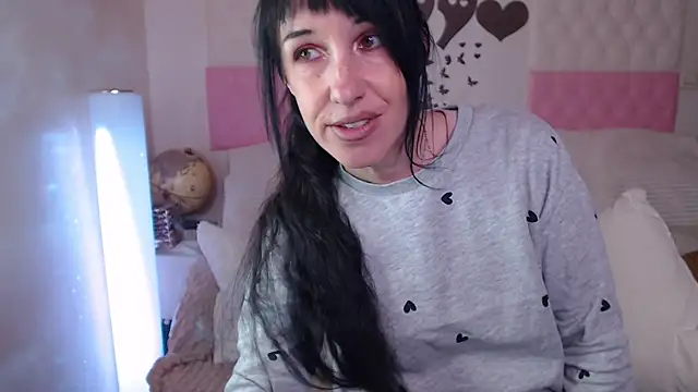 Snapshot of -carla- chatting on November 20, 6:13 am -carla- online show from November 20, 6:13 am