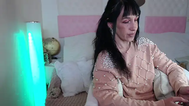 Snapshot of -carla- chatting on November 23, 8:14 am -carla- online show from November 23, 8:14 am