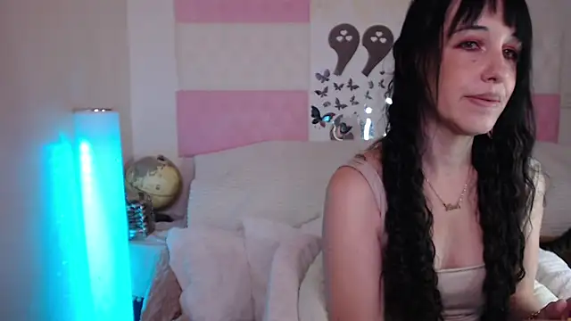 Snapshot of -carla- chatting on November 27, 6:15 am -carla- online show from November 27, 6:15 am