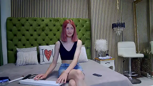 SiennaShapiro online show from July 9, 9:13 am