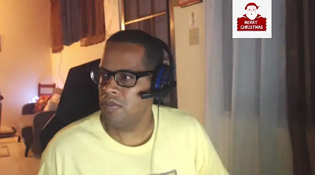 Snapshot of thesugar32 chatting on December 19, 2:23 am thesugar32 online show from December 19, 2:23 am