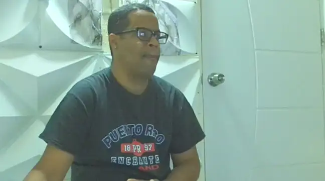 Snapshot of thesugar32 chatting on March 5, 12:33 pm thesugar32 online show from March 5, 12:33 pm