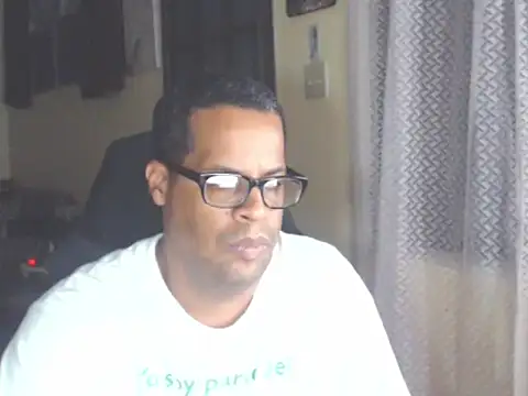 Snapshot of thesugar32 chatting on September 13, 2:22 am thesugar32 online show from September 13, 2:22 am