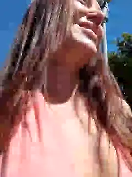 Snapshot of LilliThelo chatting on January 4, 8:17 am LilliThelo online show from January 4, 8:17 am