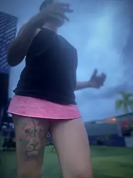 Snapshot of LilliThelo chatting on November 20, 11:10 am LilliThelo online show from November 20, 11:10 am