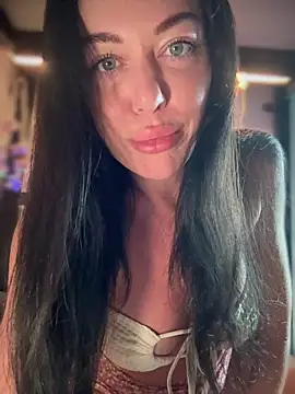 Snapshot of LilliThelo chatting on December 17, 6:52 am LilliThelo online show from December 17, 6:52 am