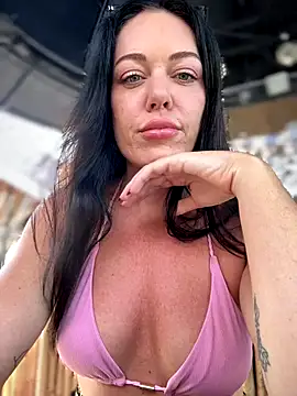 Snapshot of LilliThelo chatting on December 20, 3:13 am LilliThelo online show from December 20, 3:13 am