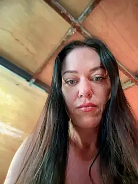 Snapshot of LilliThelo chatting on January 10, 1:07 am LilliThelo online show from January 10, 1:07 am