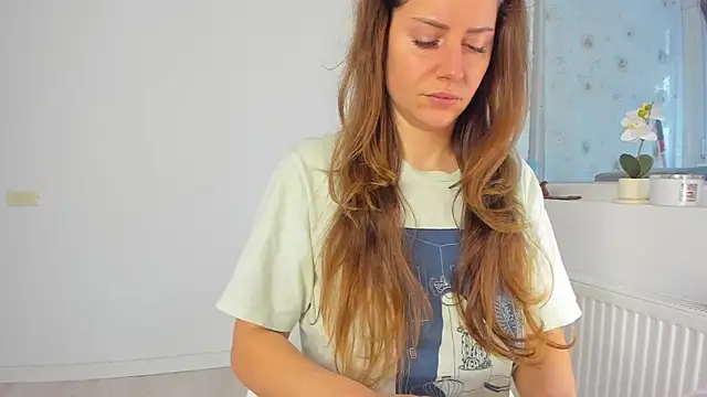 Snapshot of DiamondKay chatting on February 24, 6:22 am DiamondKay online show from February 24, 6:22 am