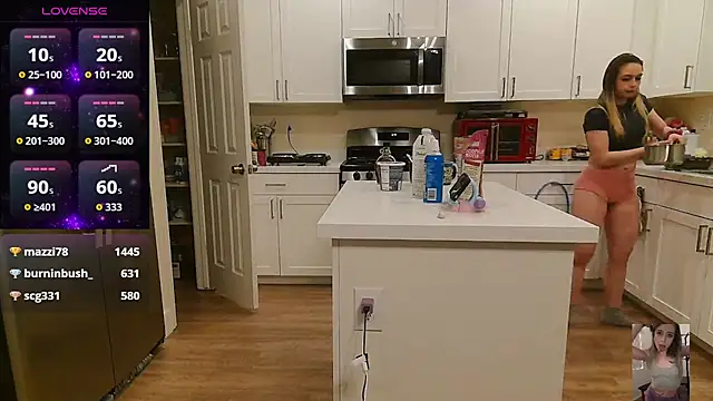 Blondiewithanass online show from November 8, 12:16 pm