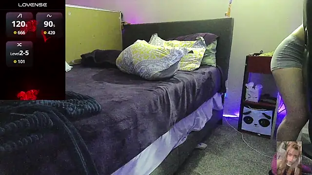 Blondiewithanass online show from February 23, 5:49 am