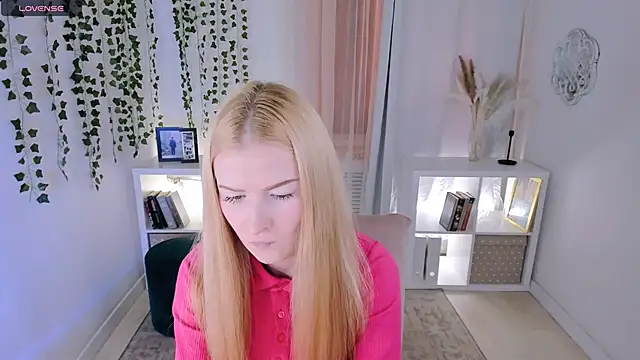 Laly Peach online show from November 22, 12:04 pm