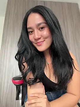 Nina lovi online show from July 9, 8:35 pm
