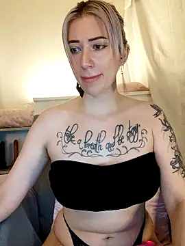Snapshot of Fuck-Gina chatting on June 21, 8:55 pm Fuck-Gina online show from June 21, 8:55 pm