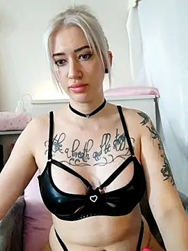 Snapshot of Fuck-Gina chatting on July 5, 2:13 pm Fuck-Gina online show from July 5, 2:13 pm