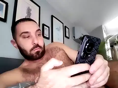 Snapshot of Kallobs chatting on November 30, 9:13 am Kallobs online show from November 30, 9:13 am