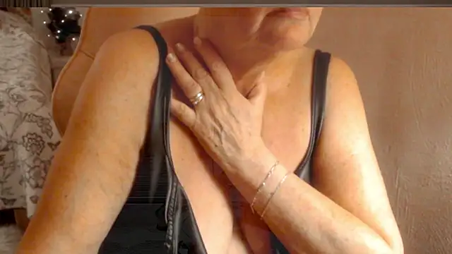 Snapshot of GrannyChrissy68 chatting on December 27, 10:26 pm GrannyChrissy68 online show from December 27, 10:26 pm
