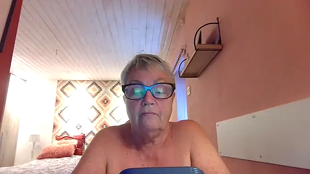 Snapshot of GrannyChrissy68 chatting on September 14, 1:32 pm GrannyChrissy68 online show from September 14, 1:32 pm