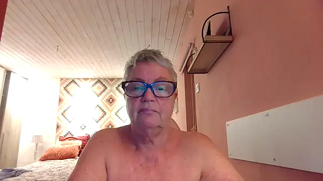 Snapshot of GrannyChrissy68 chatting on September 15, 9:37 pm GrannyChrissy68 online show from September 15, 9:37 pm