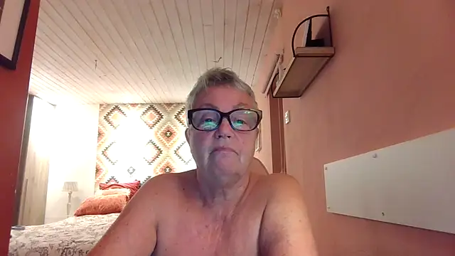 Snapshot of GrannyChrissy68 chatting on September 17, 9:38 pm GrannyChrissy68 online show from September 17, 9:38 pm