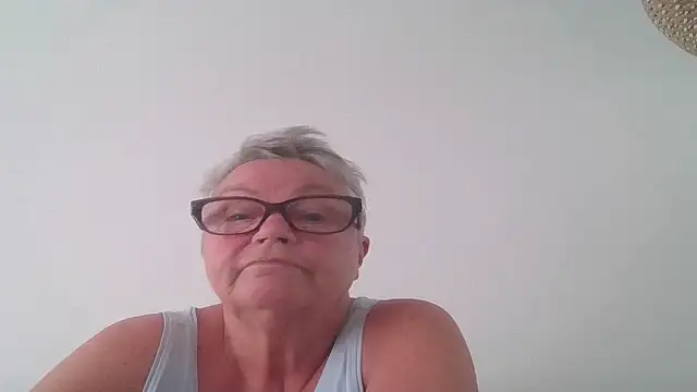 GrannyChrissy68 online show from October 6, 2:36 pm