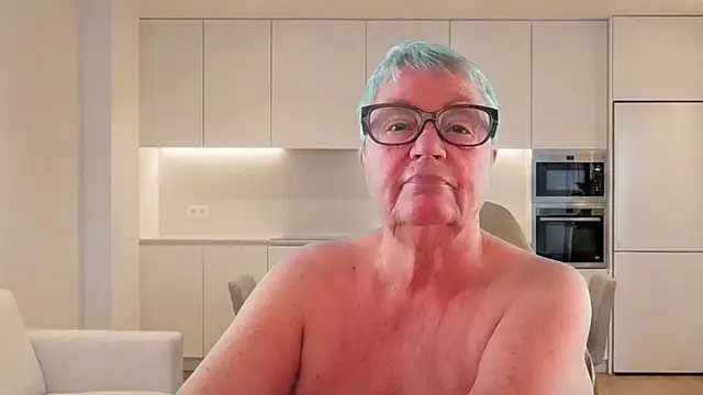 GrannyChrissy68 online show from June 10, 2:49 pm