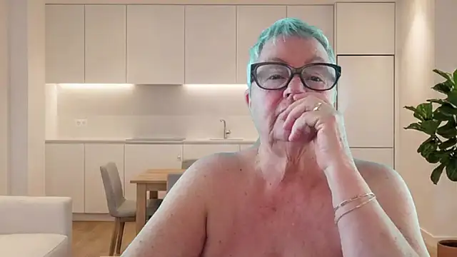 GrannyChrissy68 online show from June 11, 9:24 pm