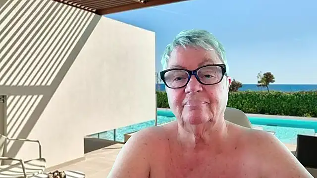 GrannyChrissy68 online show from June 13, 2:48 pm