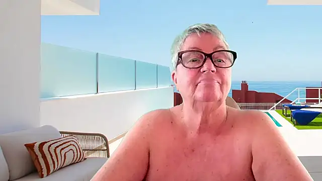 GrannyChrissy68 online show from June 15, 1:46 pm