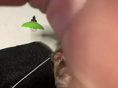 Snapshot of Trainee2Bpeed chatting on September 12, 1:55 pm Trainee2Bpeed online show from September 12, 1:55 pm