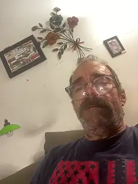 Snapshot of Trainee2Bpeed chatting on September 15, 9:53 am Trainee2Bpeed online show from September 15, 9:53 am