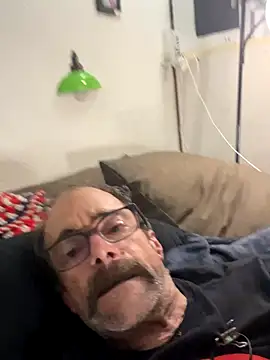 Snapshot of Trainee2Bpeed chatting on October 22, 9:42 am Trainee2Bpeed online show from October 22, 9:42 am