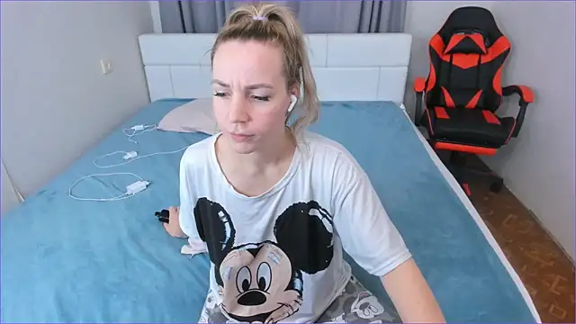 DreamGirl225 online show from November 15, 8:16 pm