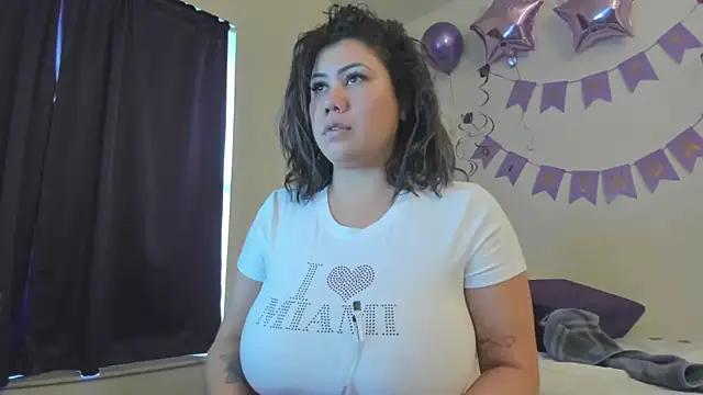 Snapshot of Bigt3ti chatting on June 14, 8:44 pm Bigt3ti online show from June 14, 8:44 pm