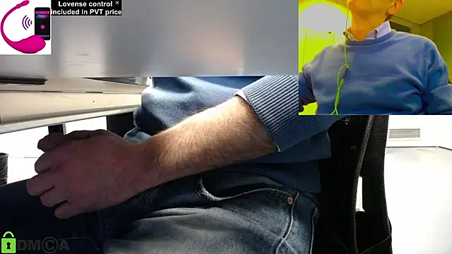 Snapshot of pliko chatting on April 1, 10:27 am pliko online show from April 1, 10:27 am