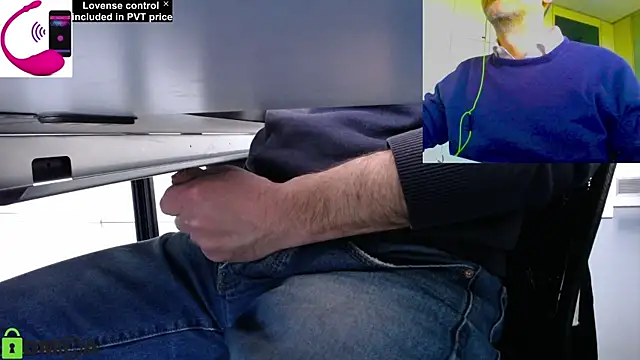 Snapshot of pliko chatting on April 7, 9:54 am pliko online show from April 7, 9:54 am