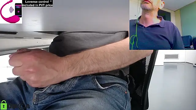 Snapshot of pliko chatting on May 27, 1:52 pm pliko online show from May 27, 1:52 pm