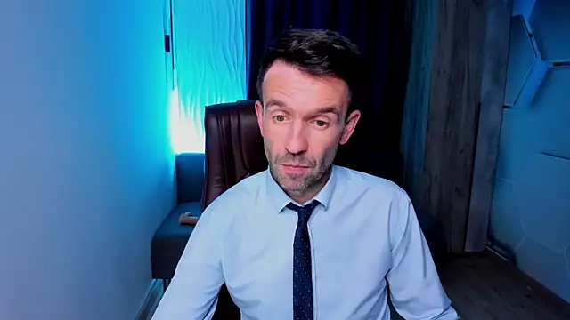 Snapshot of SteveTiger chatting on October 12, 3:44 pm SteveTiger online show from October 12, 3:44 pm