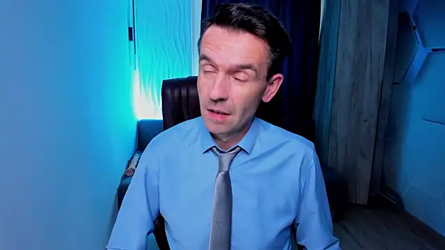 Snapshot of SteveTiger chatting on October 13, 12:38 pm SteveTiger online show from October 13, 12:38 pm