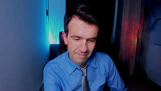 Snapshot of SteveTiger chatting on October 28, 1:47 pm SteveTiger online show from October 28, 1:47 pm