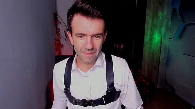 Snapshot of SteveTiger chatting on November 2, 3:31 am SteveTiger online show from November 2, 3:31 am