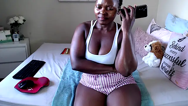 Snapshot of FitSelina66 chatting on May 11, 1:17 pm FitSelina66 online show from May 11, 1:17 pm