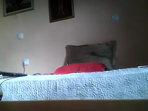 Snapshot of bartolik06 chatting on October 10, 11:20 am bartolik06 online show from October 10, 11:20 am