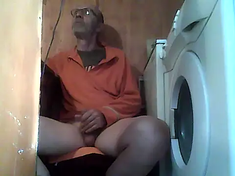 Snapshot of bartolik06 chatting on October 30, 10:16 am bartolik06 online show from October 30, 10:16 am