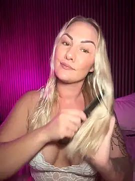 Snapshot of NastyMilf_ chatting on February 22, 7:12 pm NastyMilf online show from February 22, 7:12 pm